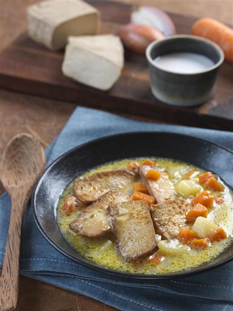 Prix engagé : Soupe de légumes au tofu fumé